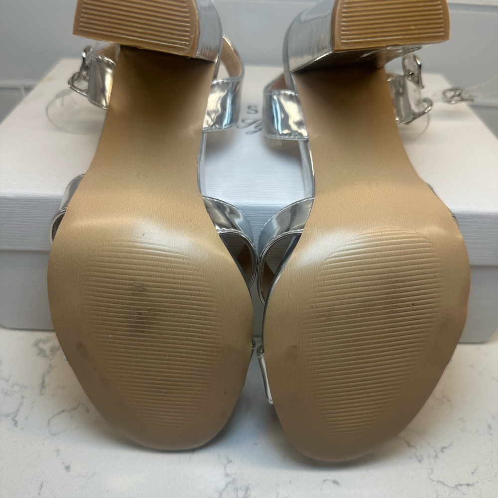 Diverse Style Silver Metallic Crisscross High Heel Sandals - Picture 3 of 3